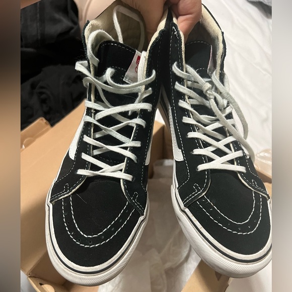 VANS Sk8-Hi Black & White Shoes - Picture 2 of 8